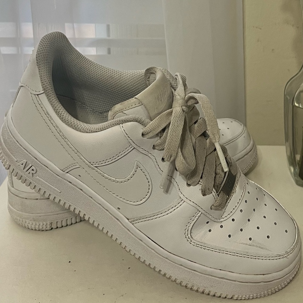 Women’s White Nike Airforce 1’s 07